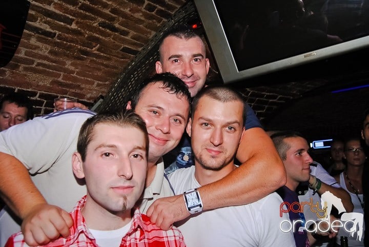 Non-Stop Party în Club Escape, 