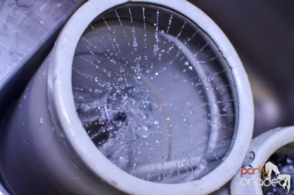 O nouă petrecere în Club Escape, 