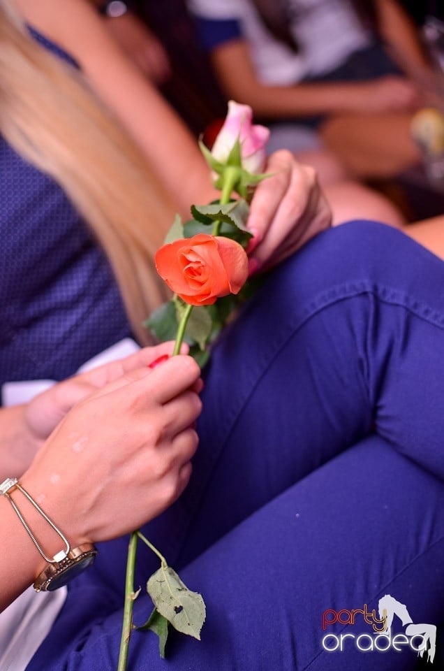 O nouă petrecere în Club Escape, 