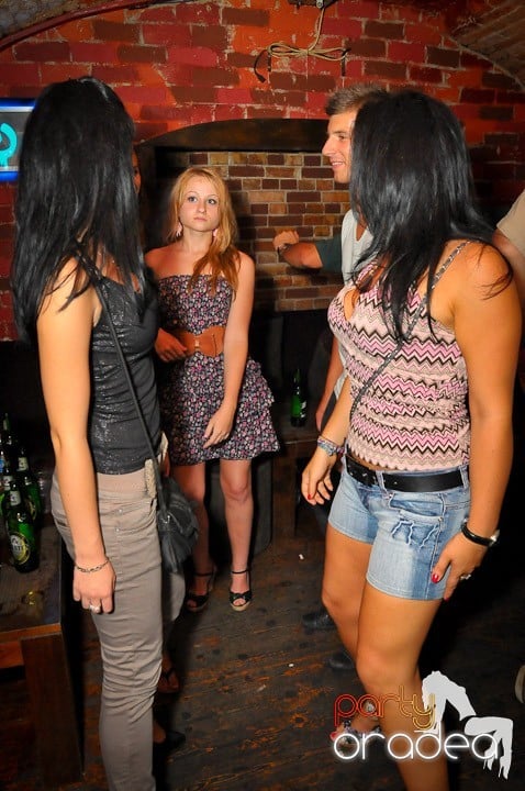 O nouă petrecere în Escape, 