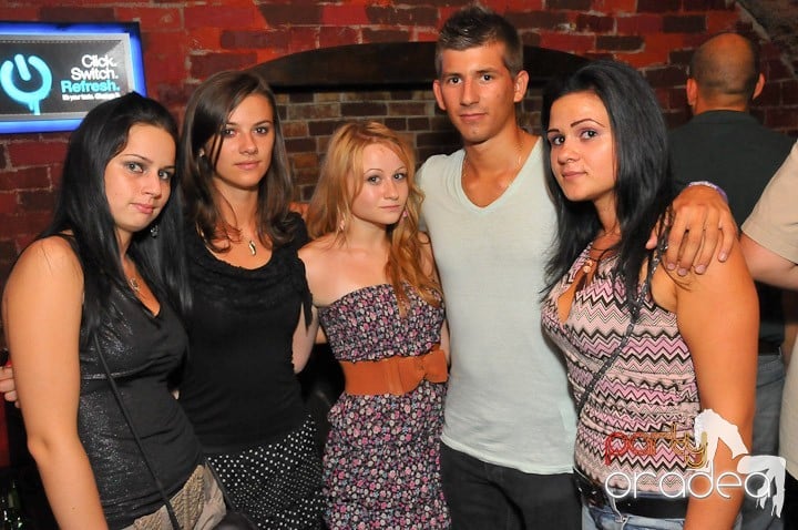 O nouă petrecere în Escape, 