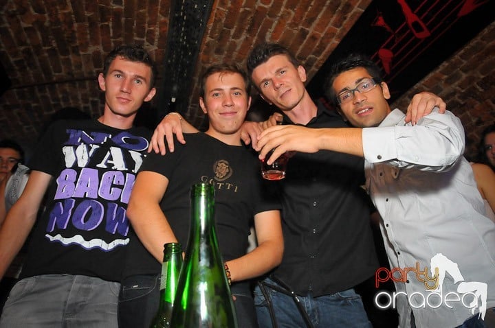 O nouă petrecere în Escape, 