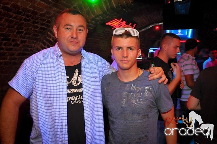 O nouă petrecere în Escape, 