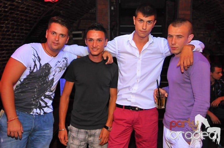 O nouă petrecere în Escape, 