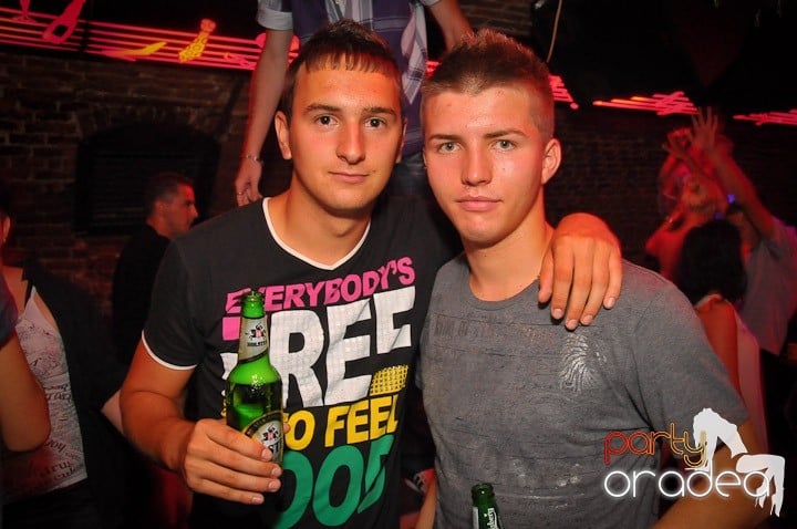 O nouă petrecere în Escape, 