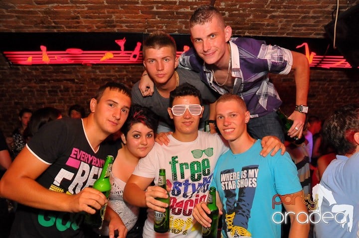 O nouă petrecere în Escape, 