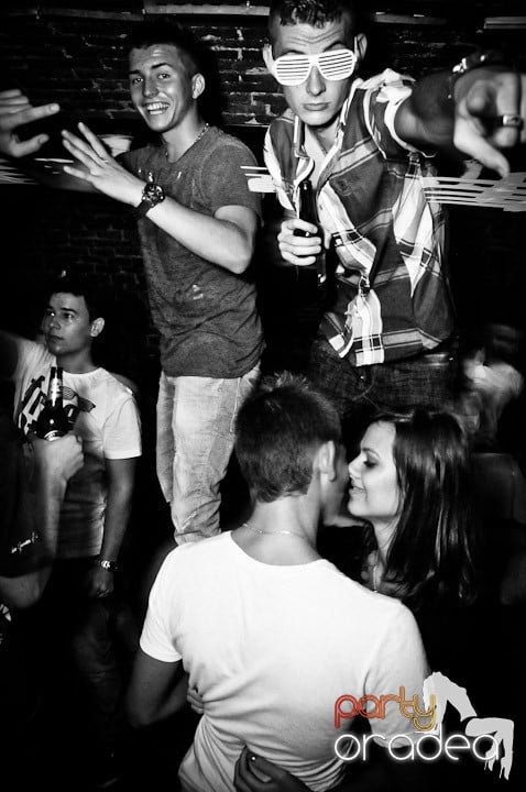 O nouă petrecere în Escape, 