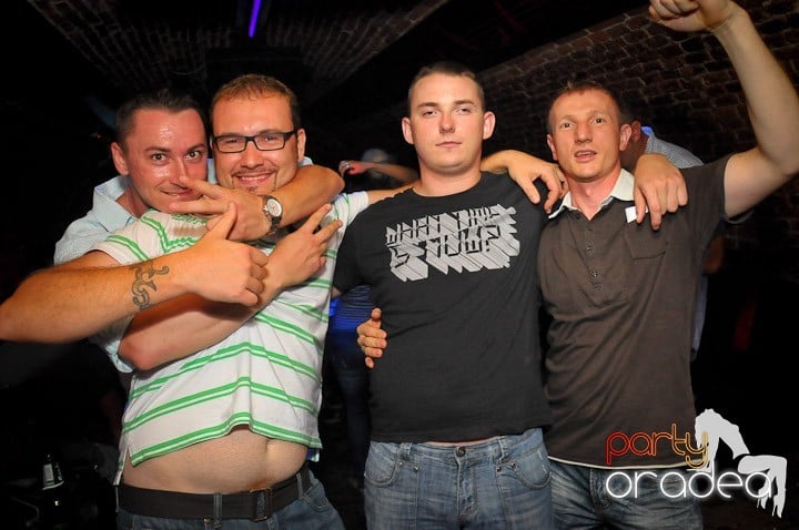 O nouă petrecere în Escape, 