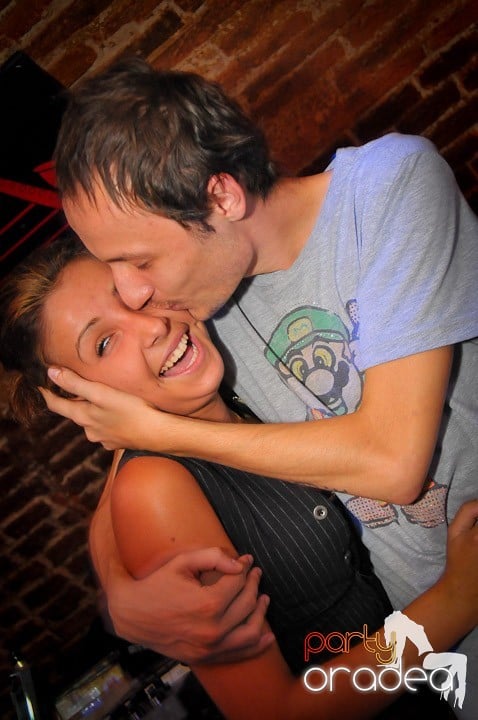 O nouă petrecere în Escape, 