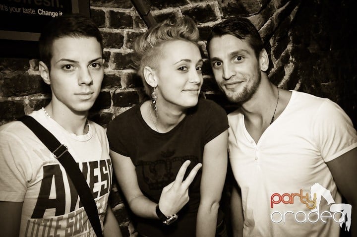 O nouă petrecere în Escape, 