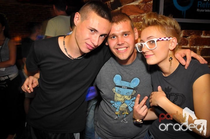 O nouă petrecere în Escape, 