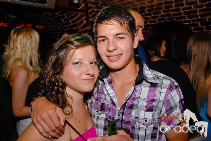 O petrecere incendiară în Club Escape, 