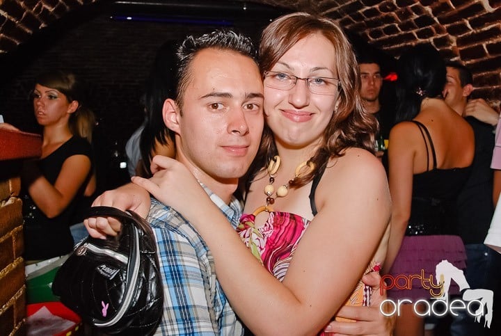 O petrecere incendiară în Club Escape, 