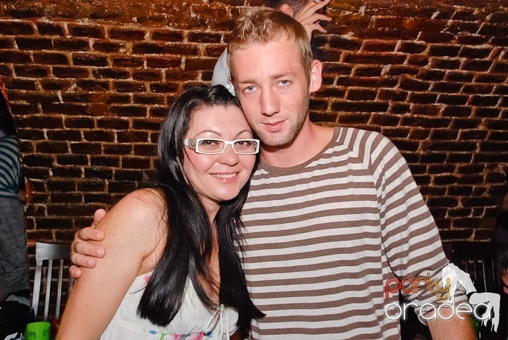 O petrecere incendiară în Club Escape, 