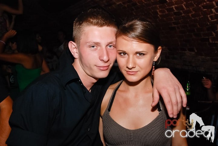 O petrecere incendiară în Club Escape, 