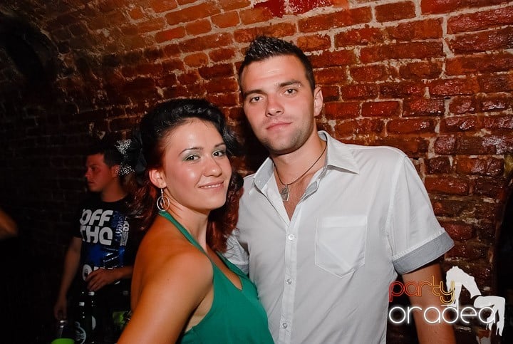 O petrecere incendiară în Club Escape, 