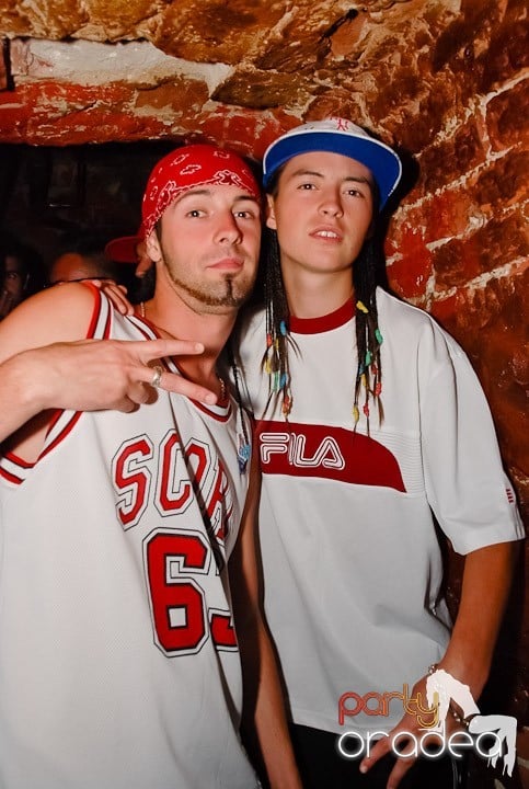 O petrecere incendiară în Club Escape, 