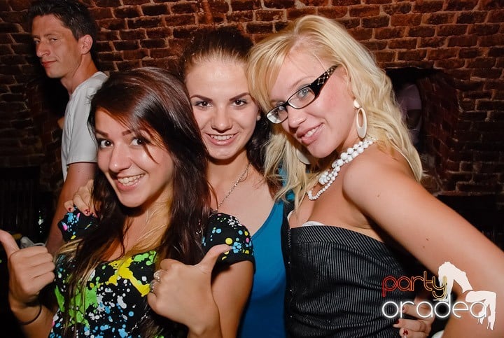 O petrecere incendiară în Club Escape, 