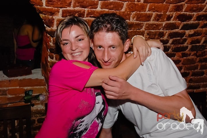 O petrecere incendiară în Club Escape, 