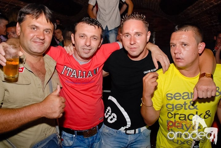 O petrecere incendiară în Club Escape, 