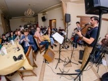 O seară cu muzică folk