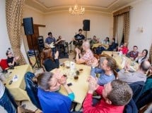 O seară cu muzică folk