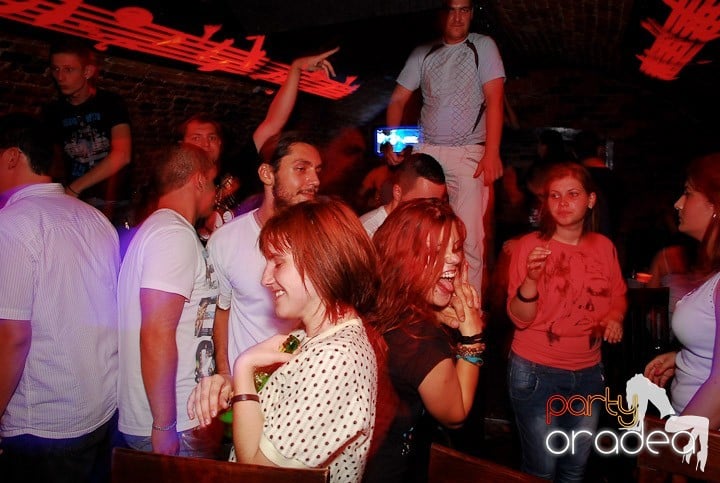O zi obişnuită în Escape - party la maxim!, 