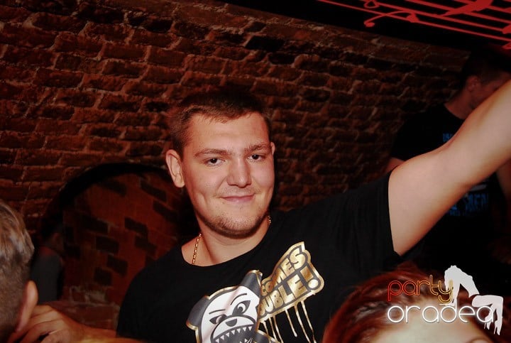 O zi obişnuită în Escape - party la maxim!, 