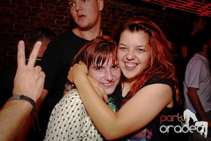 O zi obişnuită în Escape - party la maxim!, 