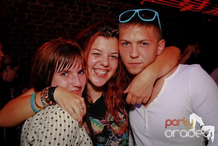 O zi obişnuită în Escape - party la maxim!, 