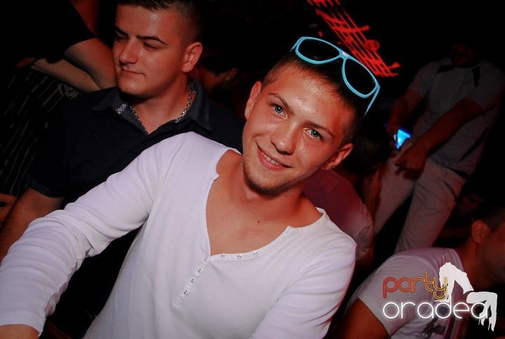 O zi obişnuită în Escape - party la maxim!, 