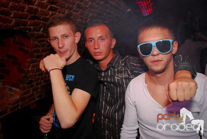 O zi obişnuită în Escape - party la maxim!, 