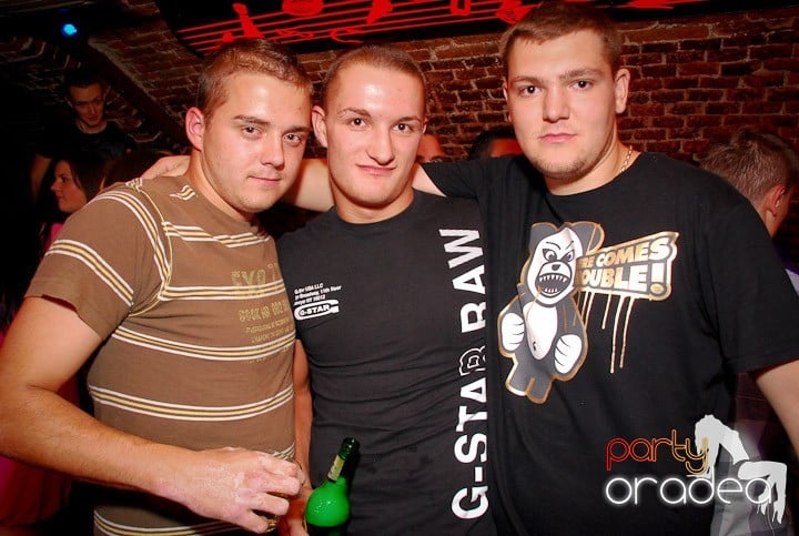 O zi obişnuită în Escape - party la maxim!, 