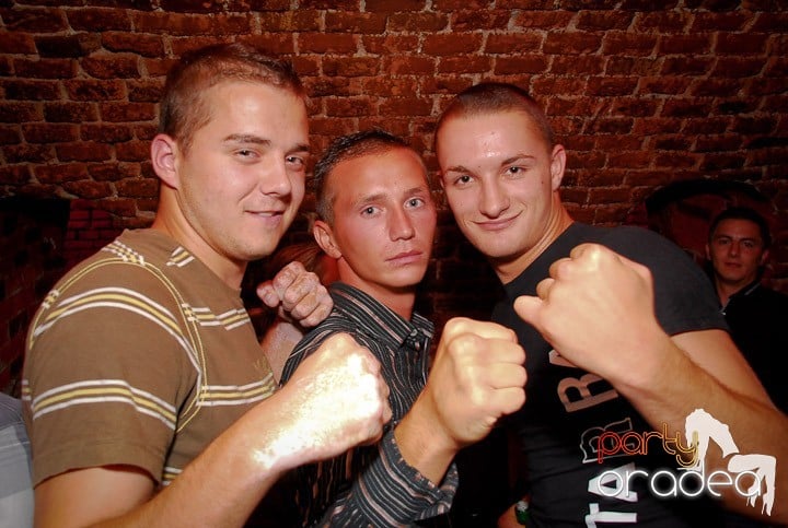 O zi obişnuită în Escape - party la maxim!, 