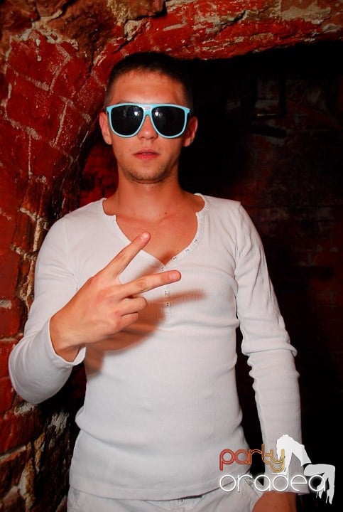 O zi obişnuită în Escape - party la maxim!, 