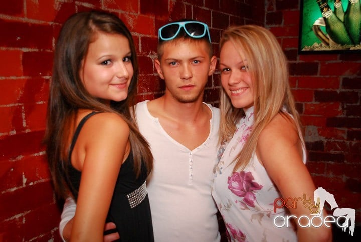 O zi obişnuită în Escape - party la maxim!, 