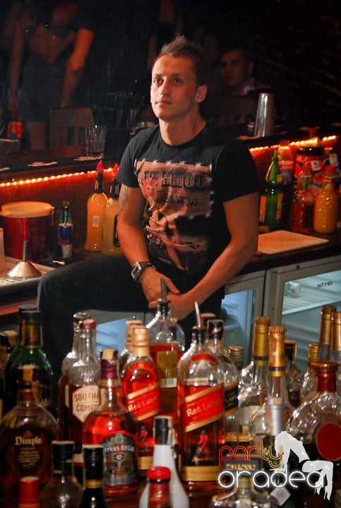 O zi obişnuită în Escape - party la maxim!, 