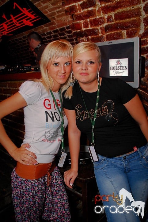 O zi obişnuită în Escape - party la maxim!, 