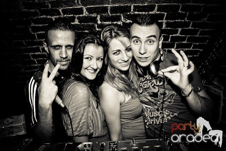 O zi obişnuită în Escape - party la maxim!, 