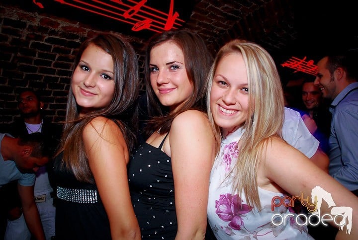 O zi obişnuită în Escape - party la maxim!, 