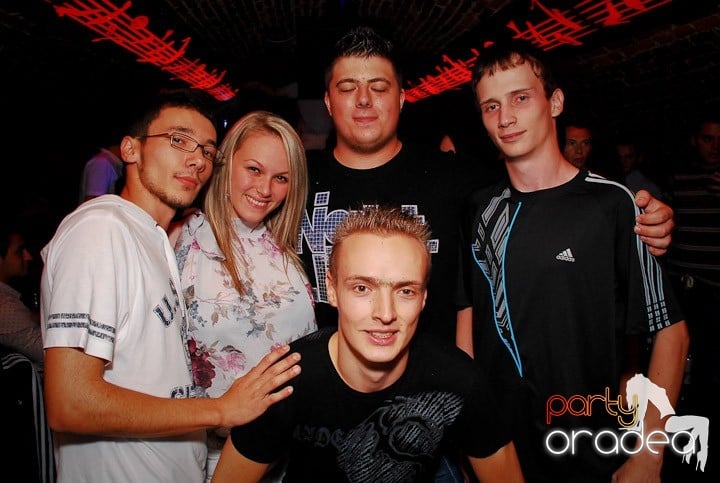 O zi obişnuită în Escape - party la maxim!, 