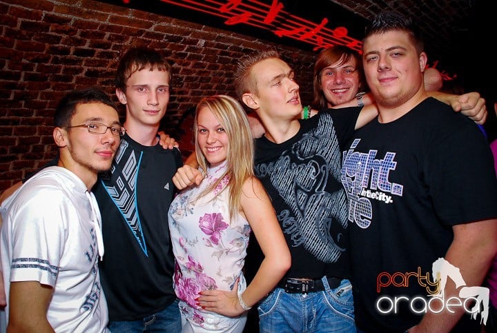 O zi obişnuită în Escape - party la maxim!, 