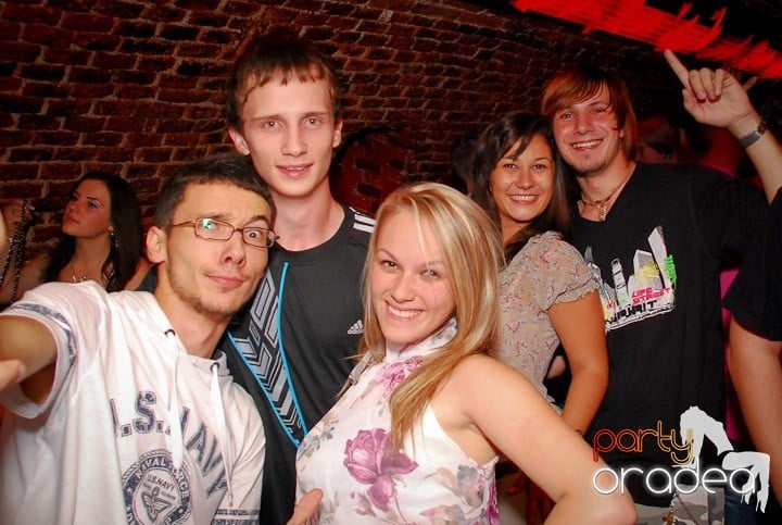 O zi obişnuită în Escape - party la maxim!, 