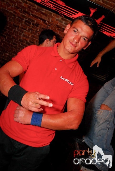 O zi obişnuită în Escape - party la maxim!, 