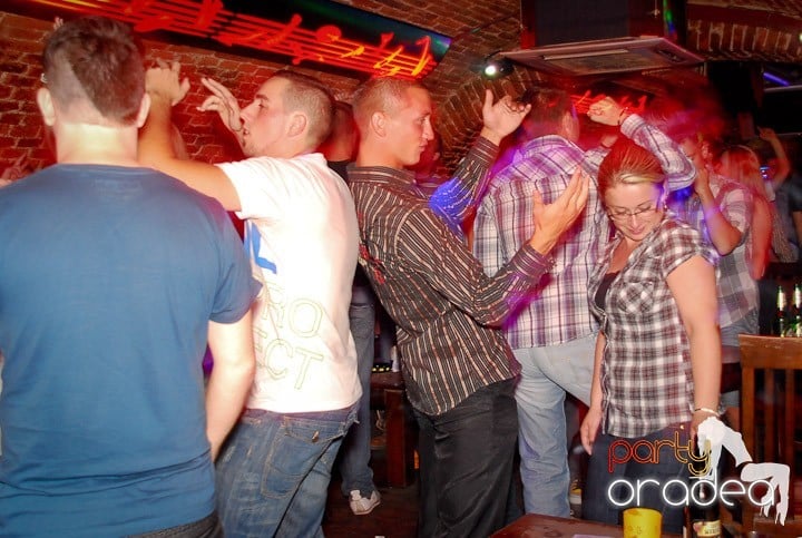 O zi obişnuită în Escape - party la maxim!, 