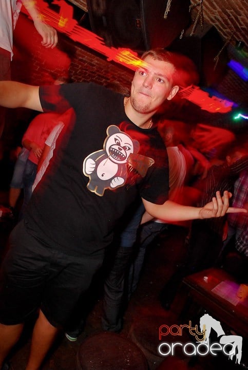 O zi obişnuită în Escape - party la maxim!, 