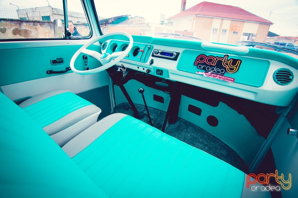 Old Camping Bus, Crazy Tuning