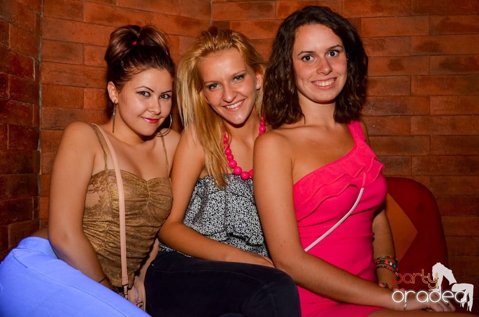 Party all night long în Club Escape, 