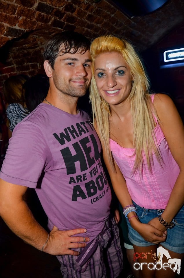 Party all night long în Club Escape, 