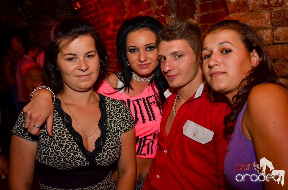 Party all night long în Club Escape, 